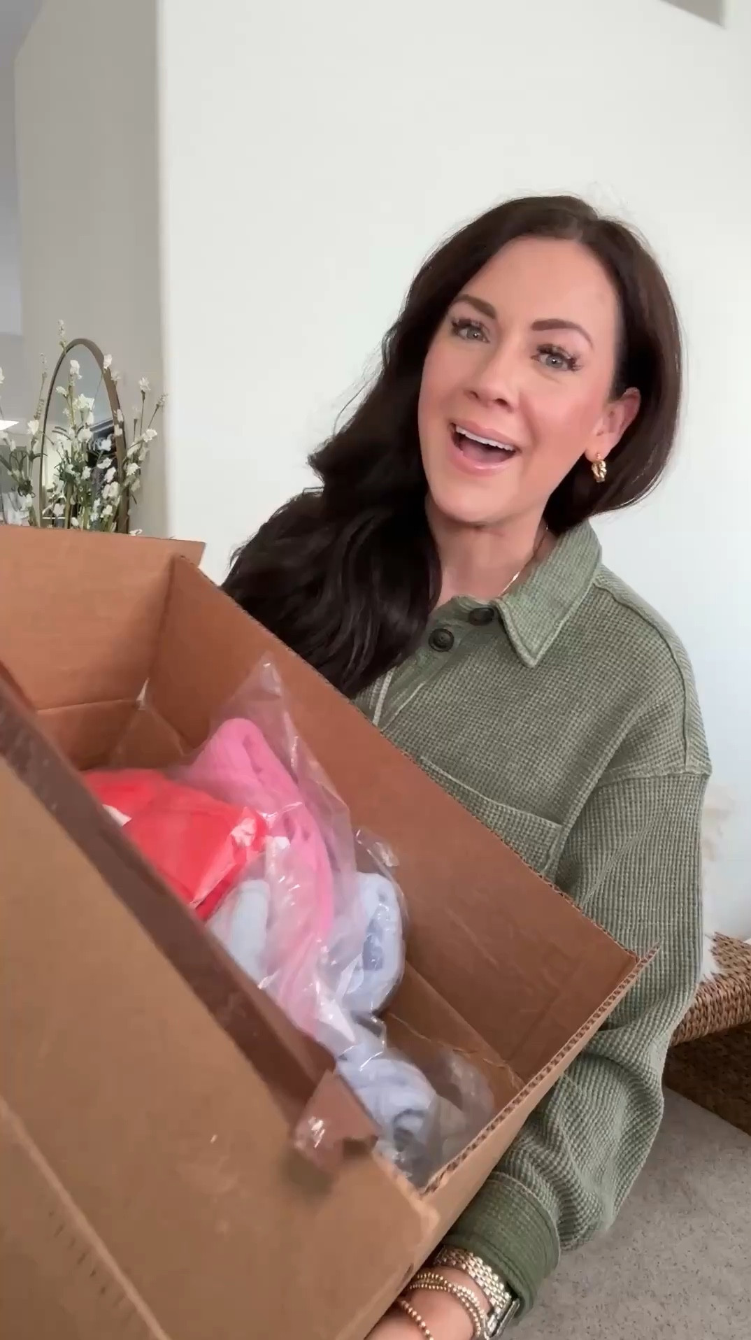 Aerie On sale with code: BESTIES35
SIZING-
Red pullover-small
Blue/grey pullover-xs
Wide leg sweats-xs
Crochet pullover-small, I wouldn’t size down in this one!
Waffle knit top-xs, I’d size down, runs oversized!
Short sleeve cardigan -a small and the pink and an extra small in the blue. I would not recommend sizing down in this one. I would say if you’re between sizes to go up.
.
.


#LTKSaleAlert #LTKSeasonal #LTKFindsUnder50