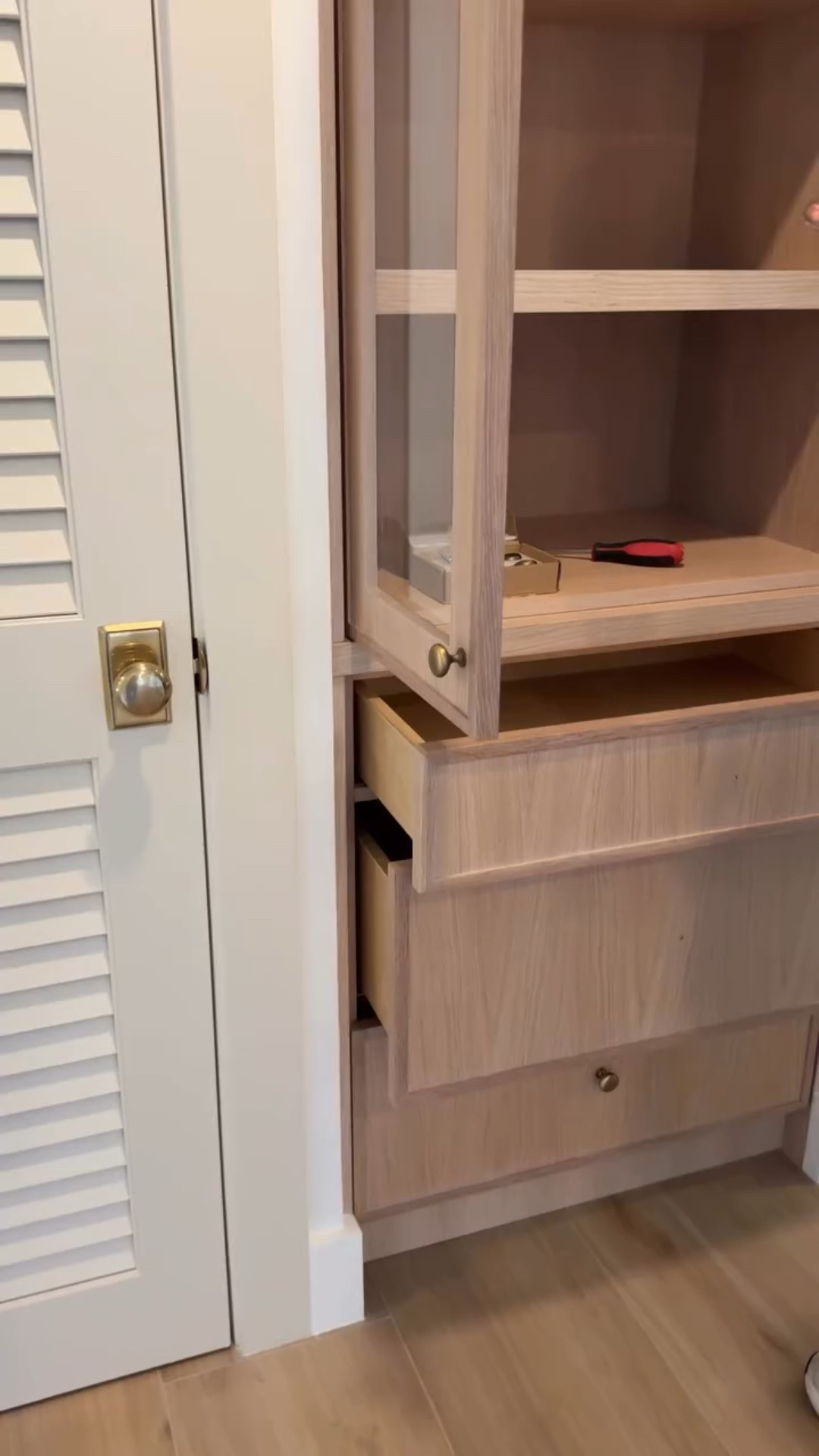 Linen closet aged brass knobs I’m loving 

Wayfair
Home finds 
Knobs 


#LTKHome #LTKdayinmylife