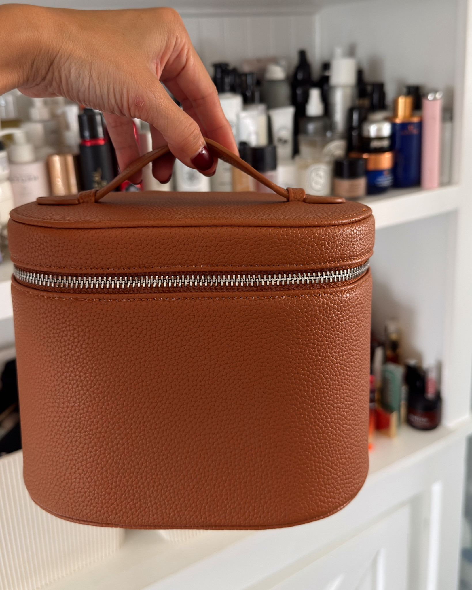 The most amazing expensive-looking vanity. I’m completely amazed by the quality on this!

#LTKTravel #LTKFindsUnder50 #LTKGiftGuide