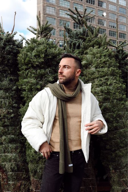 Thought it was about time we spruce things up around here!🌲I had to start the holiday off right by picking out the perfect tree in #mycalvins. The full look is from @calvinklein and linked in my stories! #calvinklein #ad 

#LTKHoliday #LTKmens #LTKSeasonal