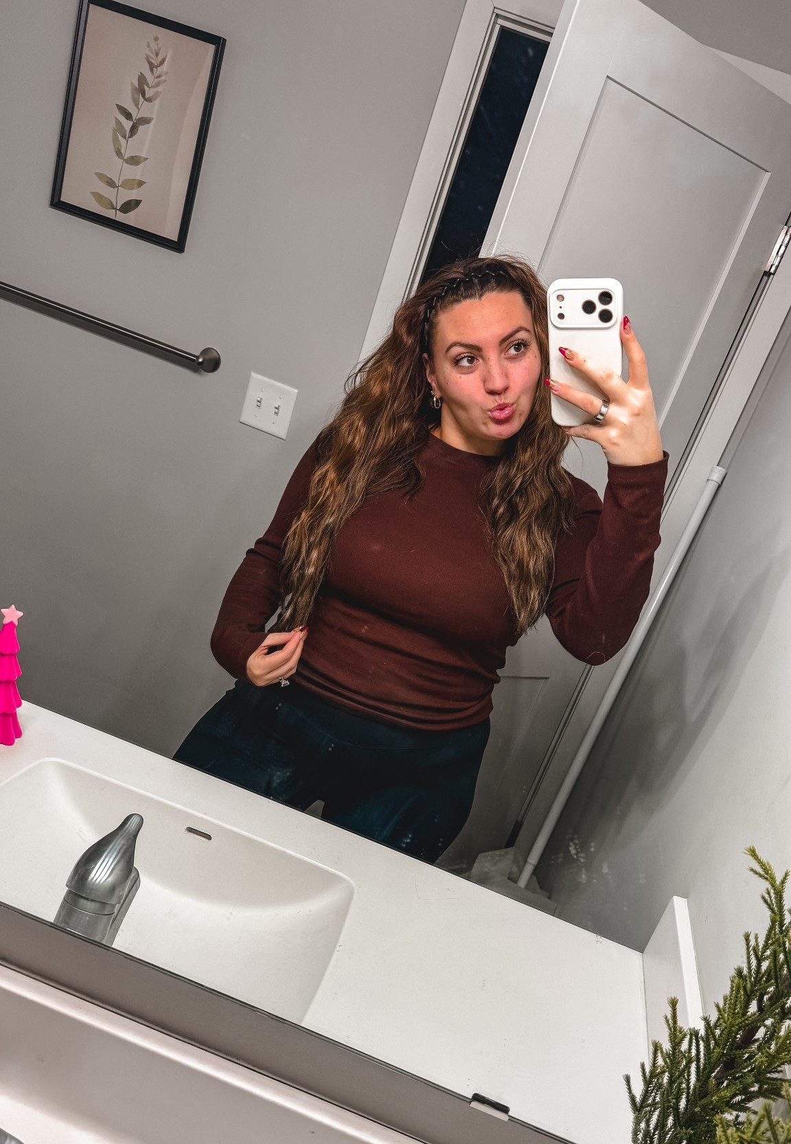 Crazy what putting on “normal clothes” can do to a busy hot mom 😂

#LTKSaleAlert #LTKmomlife #LTKootd