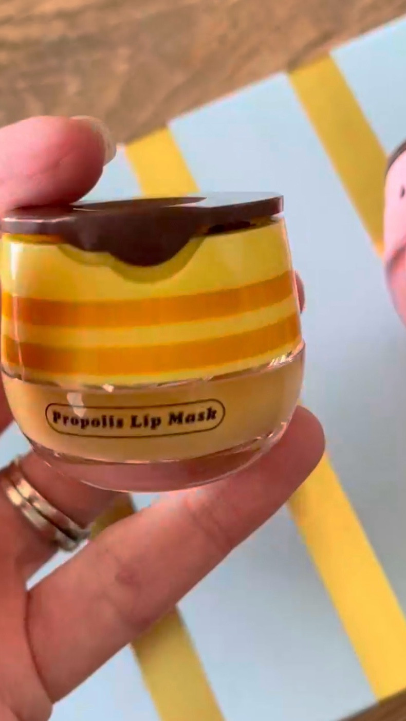 These lip masks are adorable. Cute Valentine’s Day gifts for teen girls. 





Propolis lip mask, Amazon finds, hair accessories, lip balm honey pot, amazon trends, trending on amazon, amazon must haves, found it on amazon, vday gifts 

#LTKGiftGuide

#LTKBeauty #LTKFindsUnder50 #LTKSeasonal