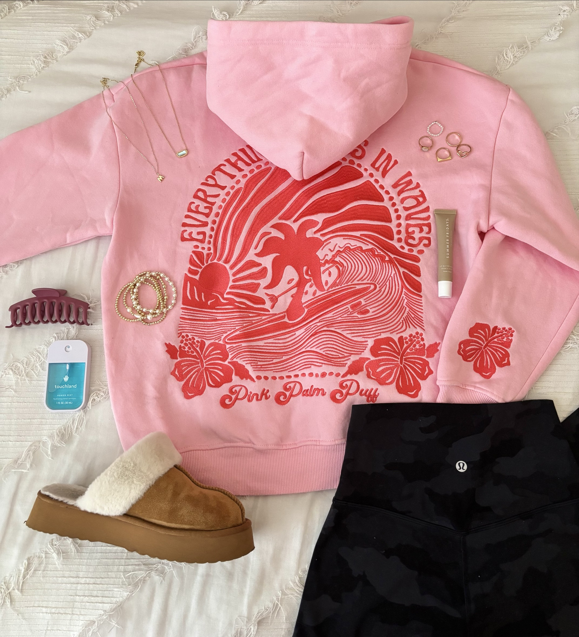 Ootd 🌺 1/9


(Hoodie is from pink palm puff but link is not available + they don’t sell the Ugg dupes anymore at Altar’d state so I linked the actual Uggs 🤍)