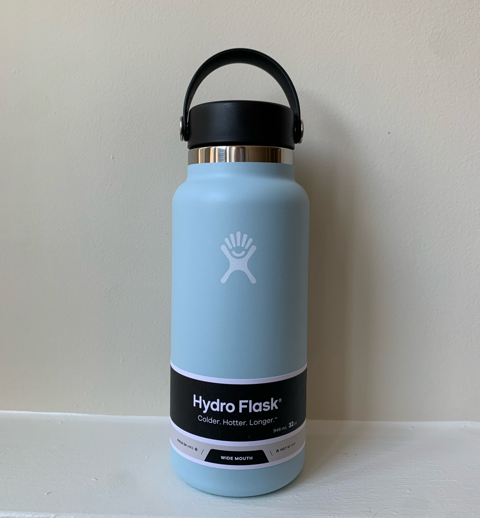 obsessed with hydroflask’s newest color “frost” !! i linked a bottle that i think is the same color (baby blue) and you can also find this exact bottle on the hydroflask website in the 32 oz size color “frost”