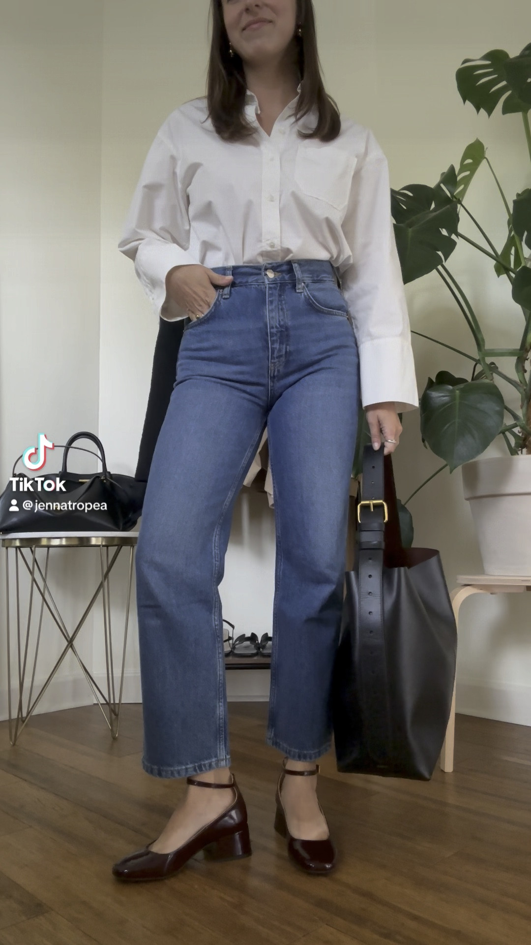 Classic outfit, denim, fall shoes, tote bag



#LTKSeasonal #LTKVideo