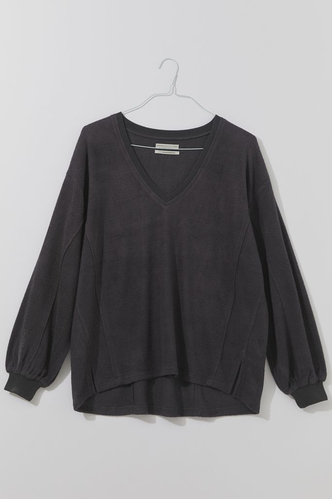 UO Lillu V-Neck Pullover Top | Urban Outfitters (US and RoW)