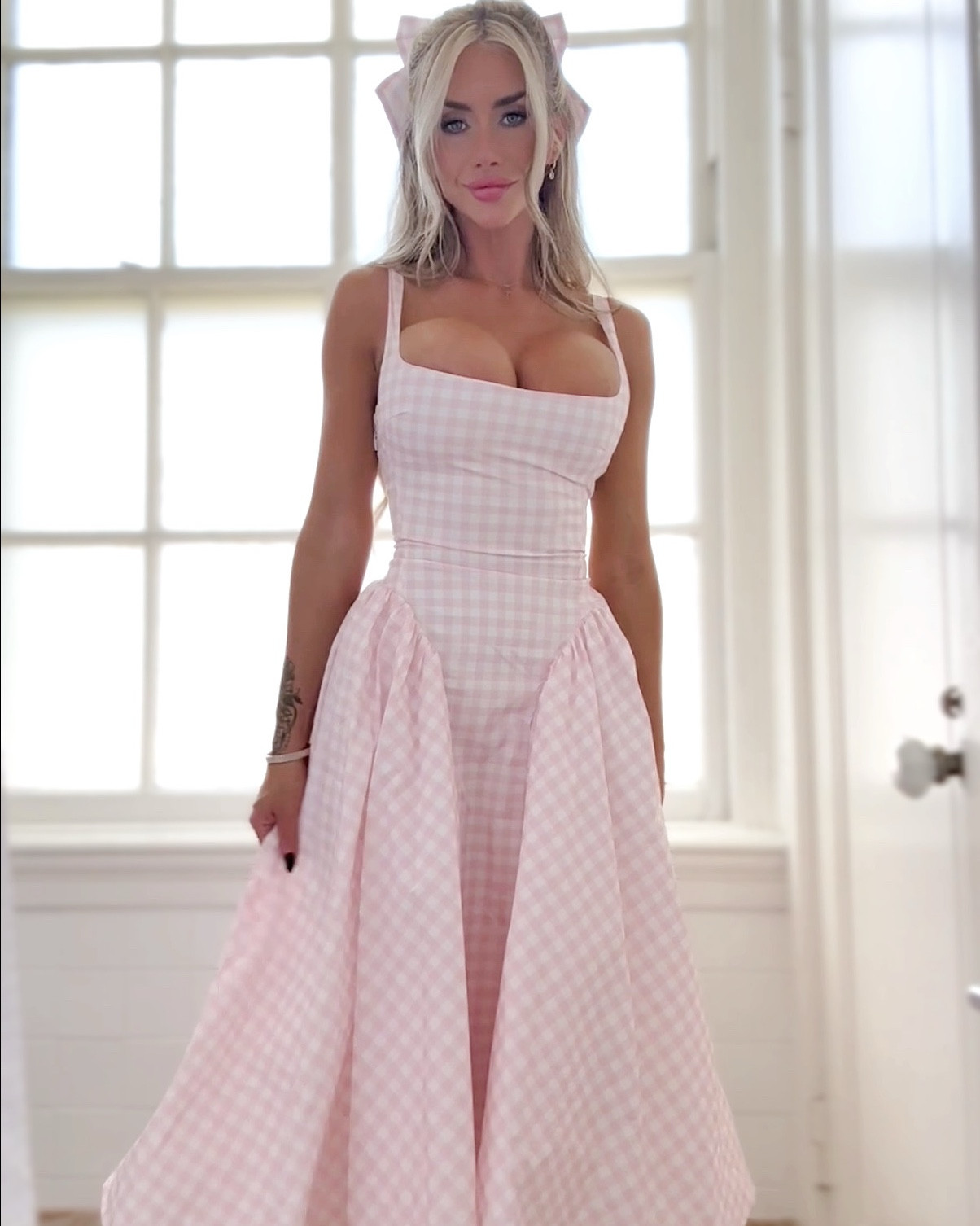 I am completely & utterly obsessed. Wore to my companies tea party & I never wanted to take it off! 
Every girl should wear this dress at least once in her life!!! Wearing size XS, the corset back is supreme. 


#LTKU #LTKWedding #LTKParties