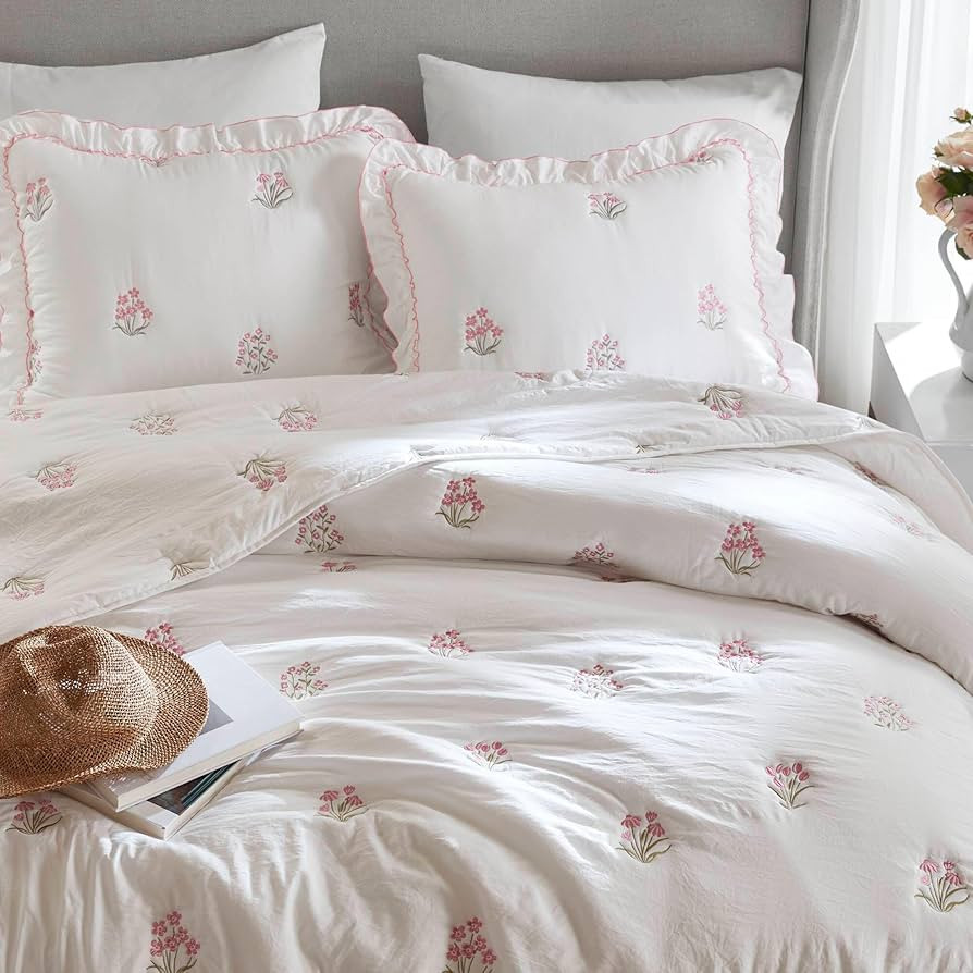 Intelligent Design Aglaia Full/Queen Pink Floral Ruffle Quilt, Modern Farmhouse Cottagecore Beddi... | Amazon (US)