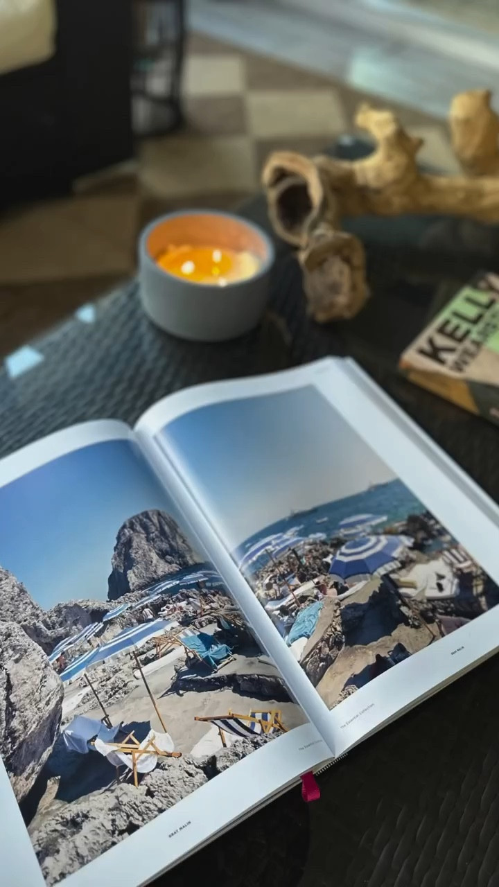 Summer reading 

#loungingaround #coffeetablebooks #interiordecor #homebody #decorinspo #homevibes #summer #heatwave #porchvibes #homeworthy #homegoods #driftwood #alpharettahomes #atlantahomes #itᏔhdtJun29wk37
#itstheweekendhomedecortour