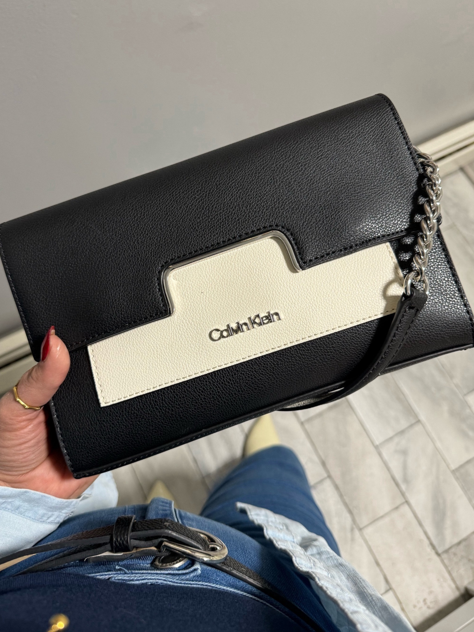 I found the pink logo version (currently 49% OFF) of this Calvin Klein bag that my mom gave me for Christmas! I love it! it’s so beautiful! Linking them both below!❤️

#LTKGiftGuide #LTKitbag #LTKstyletip