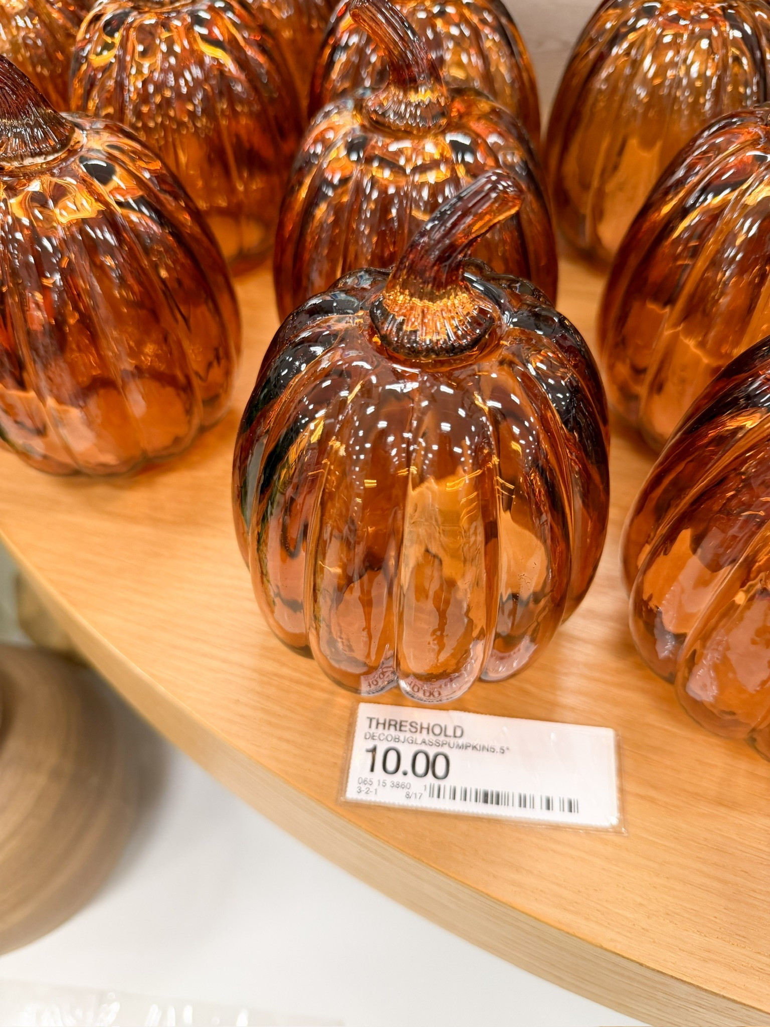 Fall Decor that will carry thru Thanksgiving. These @Target glass pumpkins are so pretty. I put one in my kitchen area but these will work anywhere- entry, living room, bedroom or even in a bathroom. 

//
Fall decor 
Halloween decor 
Thanksgiving decor
Pumpkins
Glass pumpkins

#LTKSeasonal #LTKHome #LTKdayinmylife