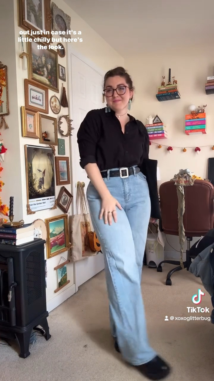 Went to my older brother’s house for a little game day yesterday. Here’s what I wore! 🖤
🧡
🧡
🧡
#fashion #ootd #style #fitcheck #fashiongirly #casualweekendlook #casualweekendoutfit