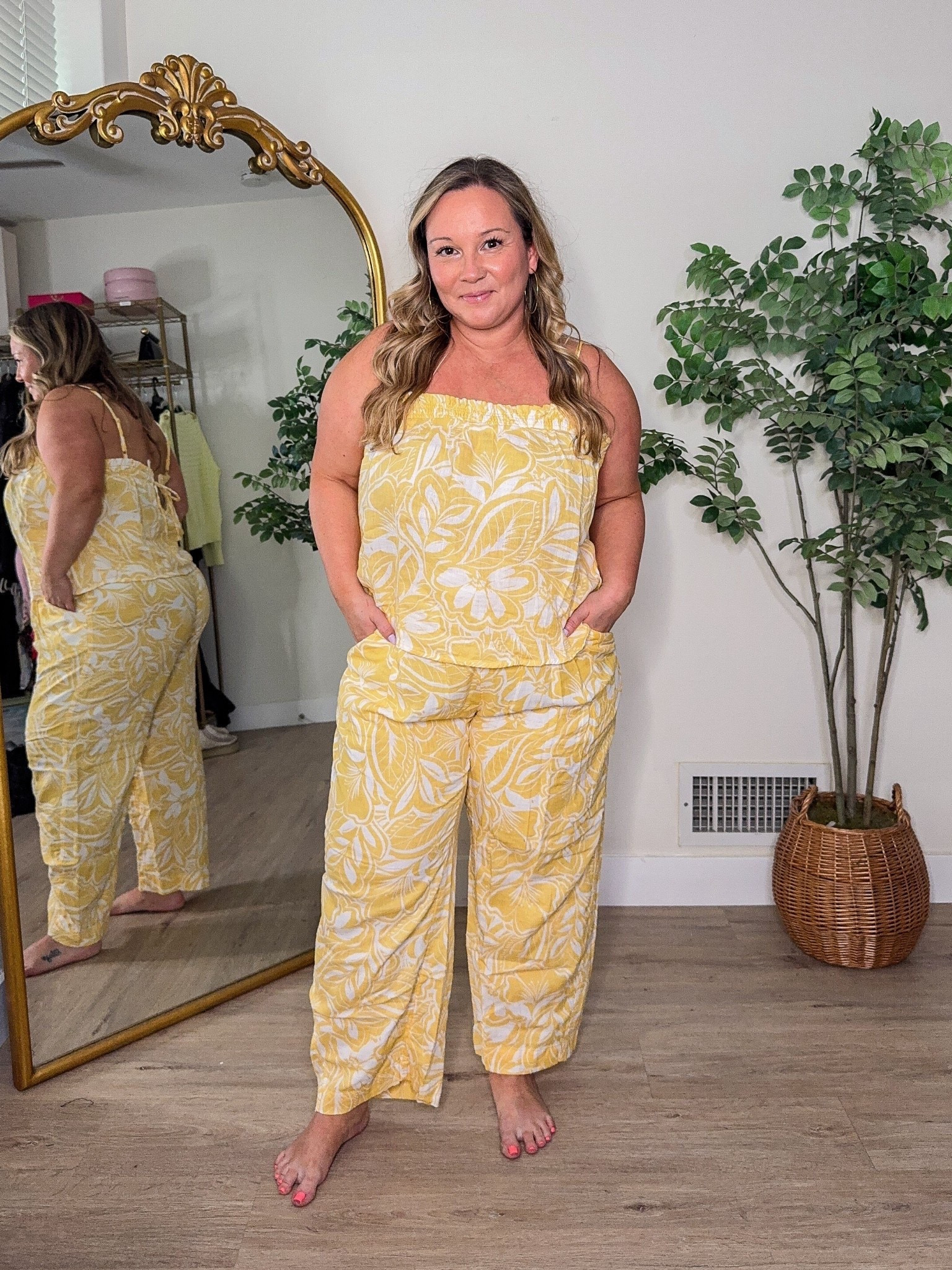 Old Navy matching set is on sale!!🚨

Size LARGE tank 
Size LARGE PETITE barrel linen pants 




Summer style, summer outfit, travel style, resort wear, vacation style, matching set, Old Navy, petite style, midsize fashion, Shelli enright, stylenright

#LTKSeasonal #LTKootd #LTKSaleAlert