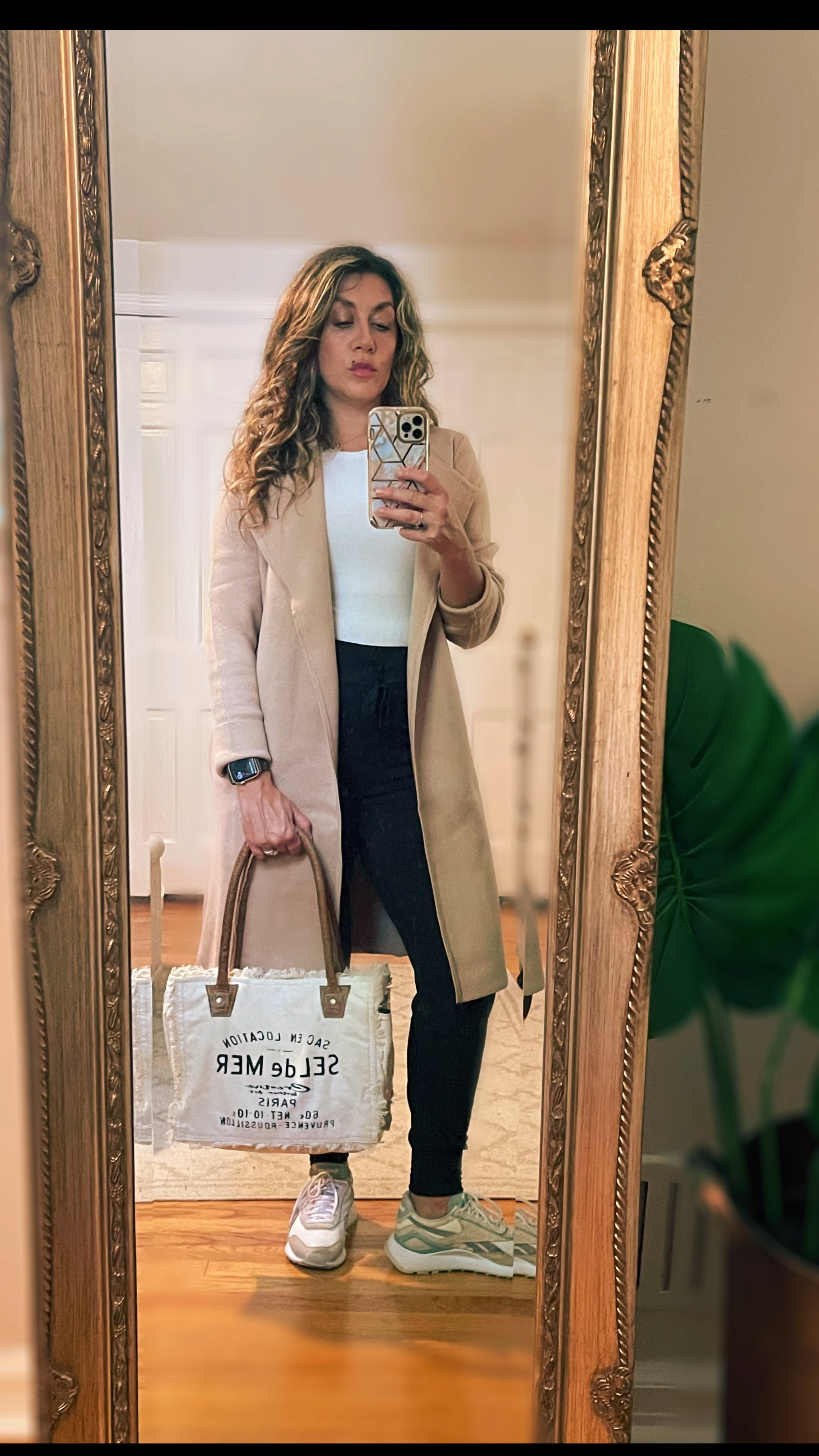 The Perfect Fall Cardigan 🍁how to style: casual, denim, night out 🤩
I love this new wardrobe staple that can transform any outfit from mundane to chic and pulled together, not to mention it’s so soft and warm- perfect for layering in fall temps. 🍂
— I’m wearing a small, and at 5’3” the length sits just at my knees.  Also wearing small in black joggers.
#fallfinds #fallfashion #falloutfits #fallinspo
—
https://liketk.it/4l8gf

#LTKSeasonal #LTKfindsunder100 #LTKVideo