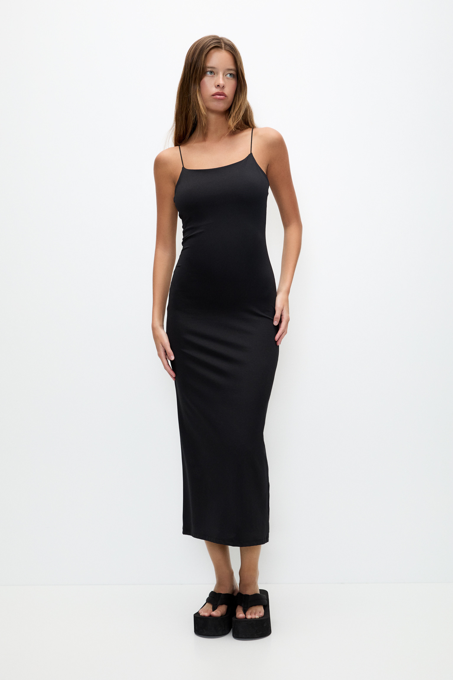 Robe longue polyamide à bretelles | PULL and BEAR FR