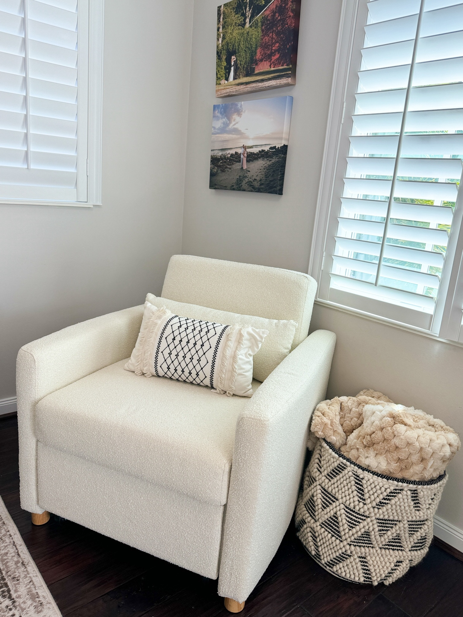 This amazing chair turns into a sleeper bed 🙌🏼and it’s comfortable . Perfect for the upcoming holidays too 

#LTKHome