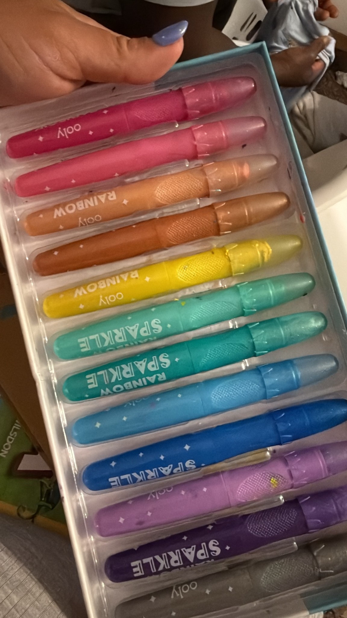 Obsessed with these ooly glitter crayons!
