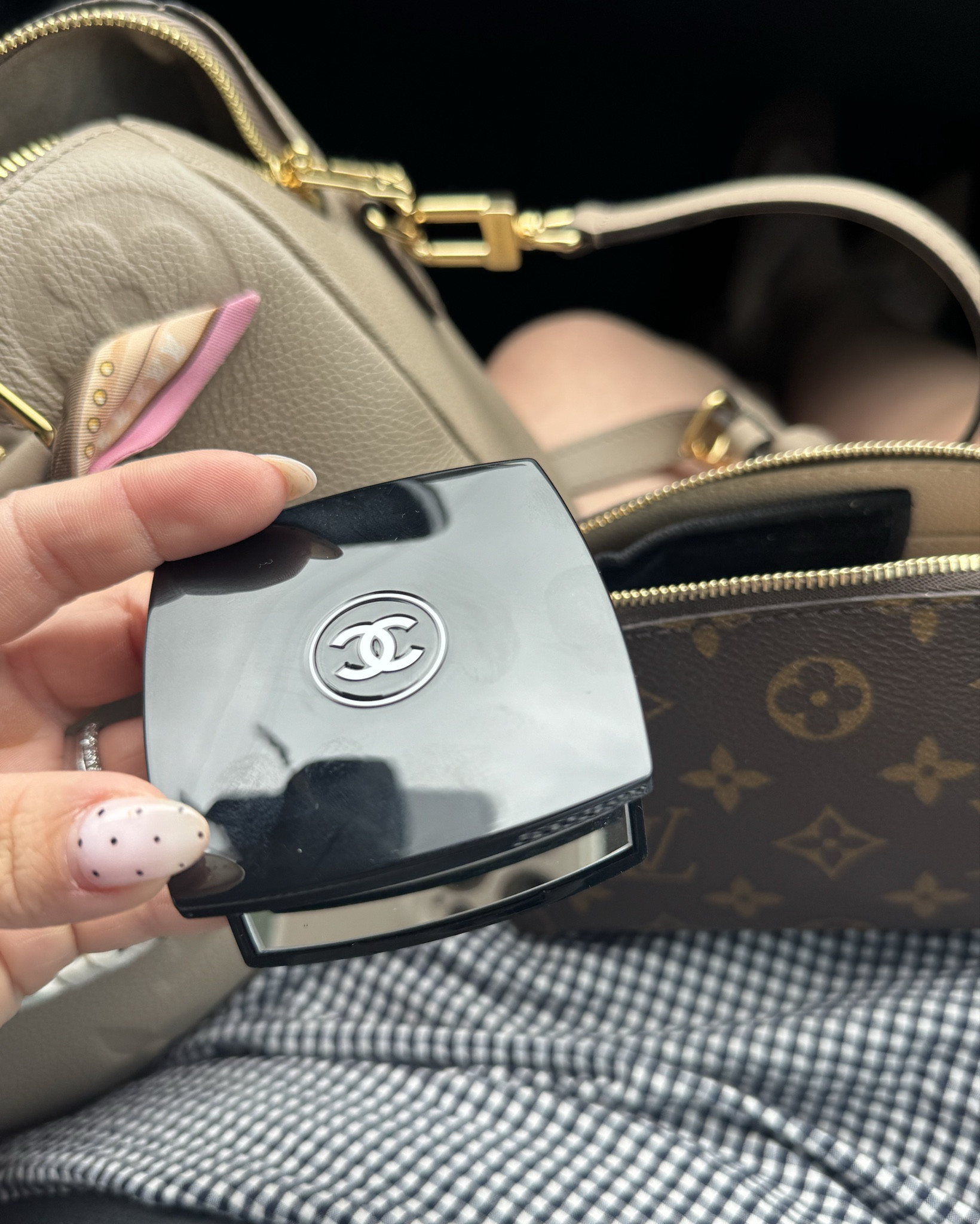 Perfect Chic Compact to have in her purse ✨❤️ 
.
.
.
#chanel

#LTKootd #LTKMidsize #LTKMothersDay