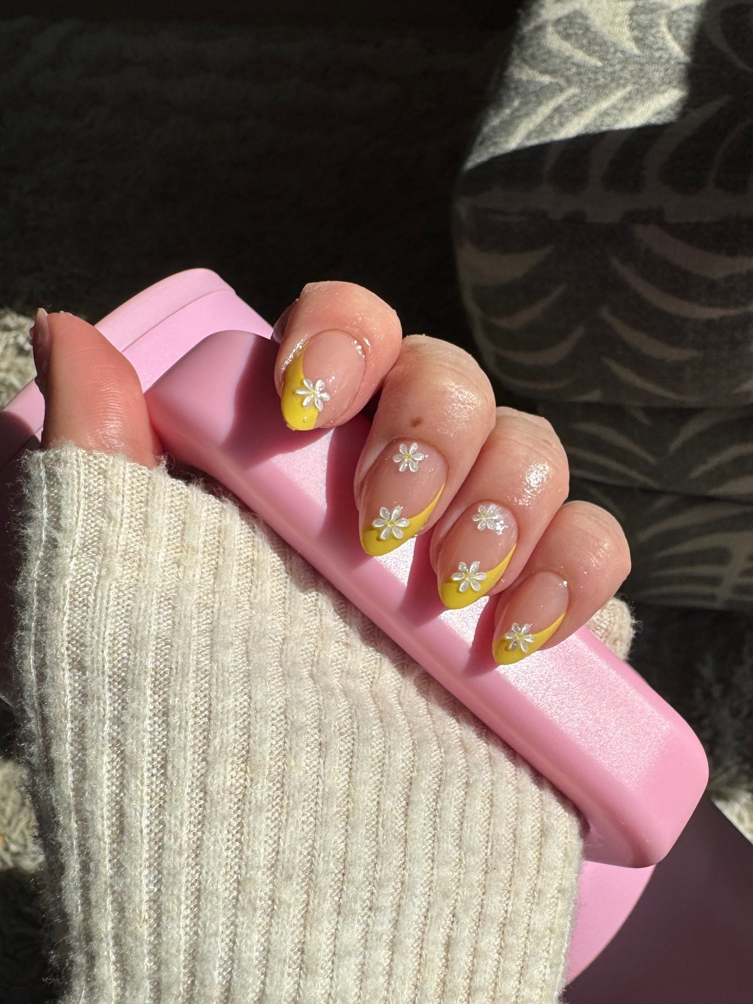 These nails have lasted 10 days so far!! Obsessed with this brand and how they have an extra glue sticker which makes them last longer — then I use the cheap kiss lasting glue (not the glue that comes with it!!) also make sure you’re prepping your nails before to make them last longer!

#nails #presson #fakenails #yellow #flowers

#LTKBeauty