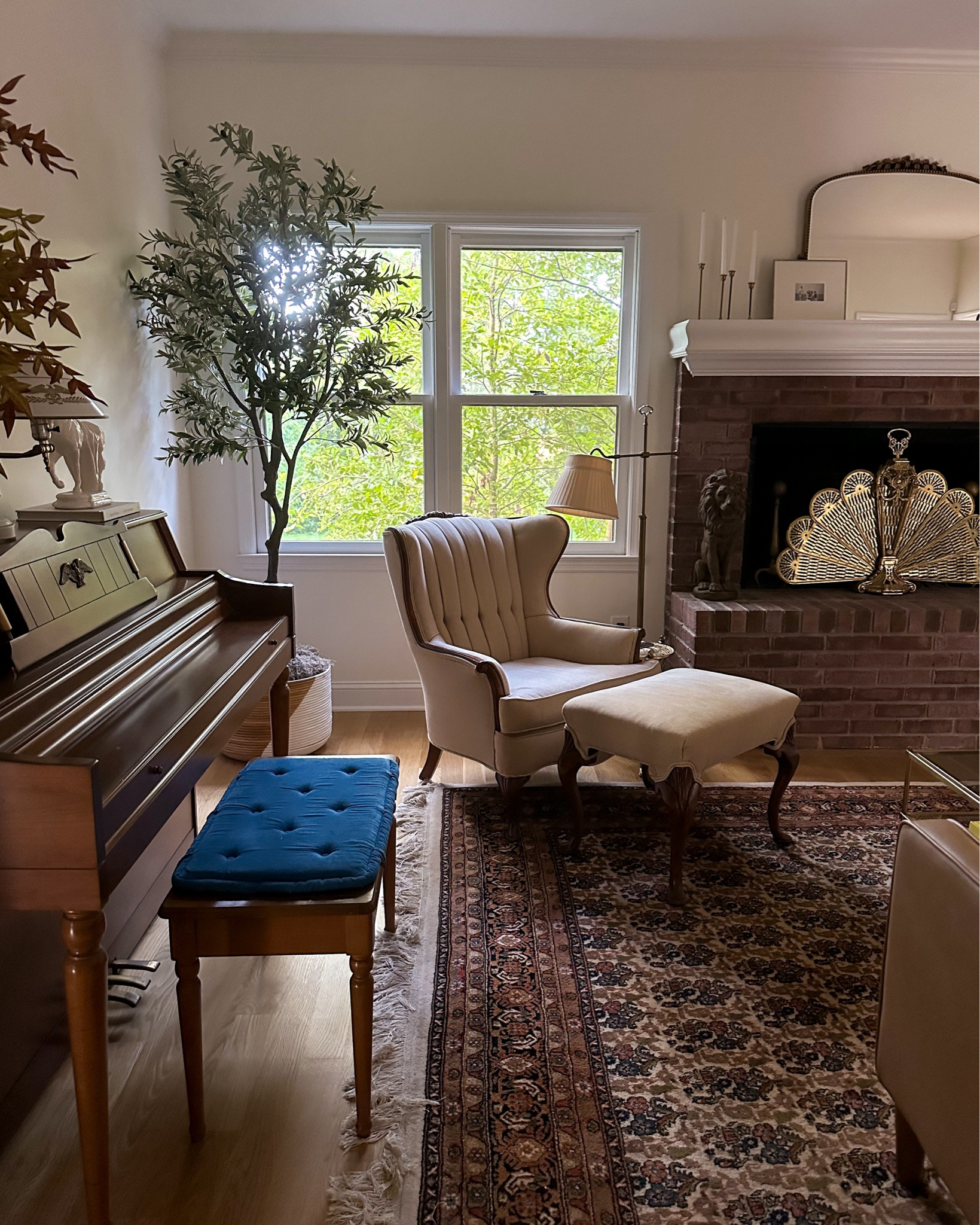 A big change is coming to the living room today…

If you followed along in stories yesterday you’re up to speed on my most recent find and what’s about to happen. 

And if you know me…one thing might end up changing the entire room 😏 Stay tuned….

#livingroomdecor #interiordesign #cozyhome


#LTKHome