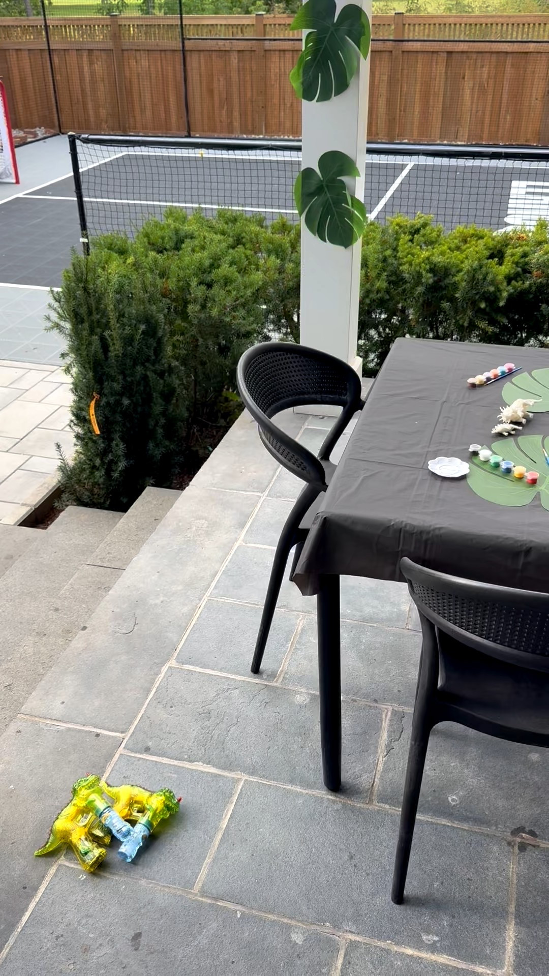 Ashies dinosaur third birthday activities! We painted Dino’s, had a sensory bin of Dino egg excavating, dino archaeology, dinosaur play and dino bubbles!! Also the kids loved running around with dino balloons and glow in the dark dino tattoos! I got a large box of the terra dinosaurs and put two of them on a Dairy Queen cake! I got the sensory bins from the dollar store 🙌🏼