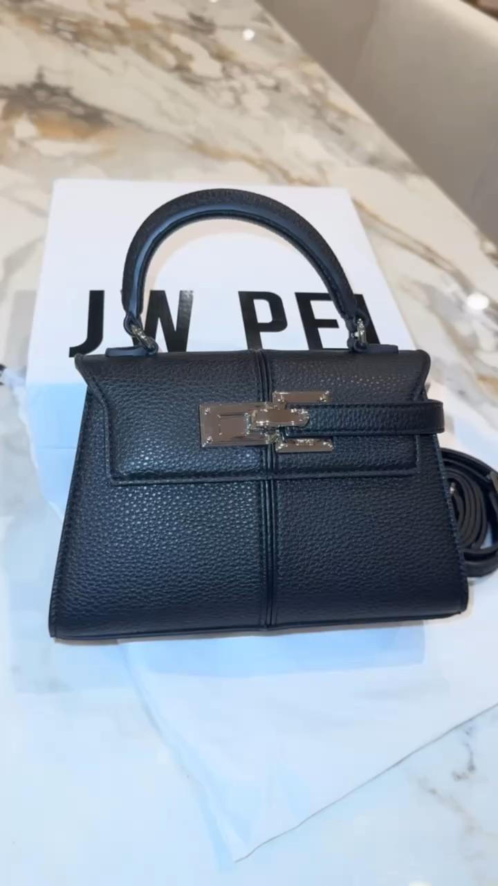 #AmazonFinds 

#LTKStyleTip #LTKItBag #LTKGiftGuide