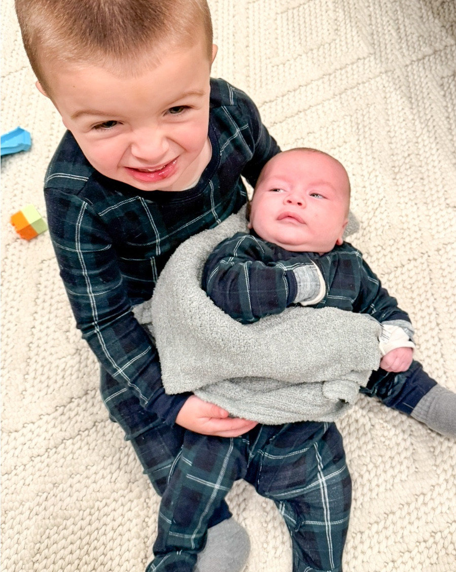  Cozy plaid Christmas pajamas for all the boys 🤎💚🤍


#christmaspajamas 
#pajamas
#blkfridaysale

#LTKGiftGuide #LTKCyberWeek #LTKHoliday