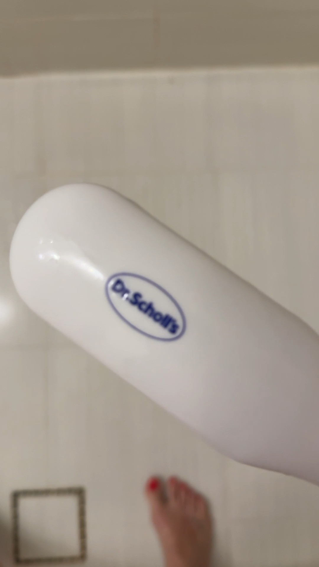 No van a encontrar un implemento más eficiente que esta paleta de Dr. 👀 Scholl ￼ para remover las callosidades y la piel muerta de los pies
1000 % recomendado 