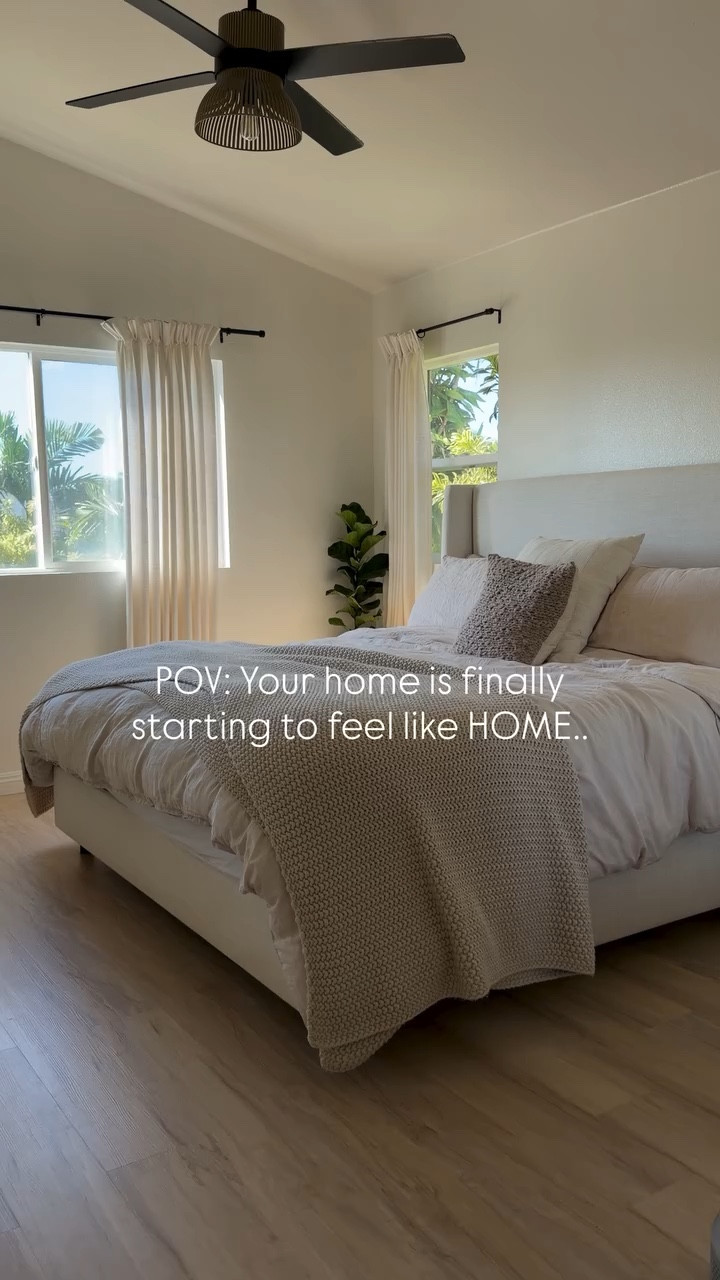 Just a few small touches and I will be done for a little bit … or until we move again (because your girl has some big goals) . 😂 #militaryfamily #neutralhome #makinghome #homeowner #homedecor