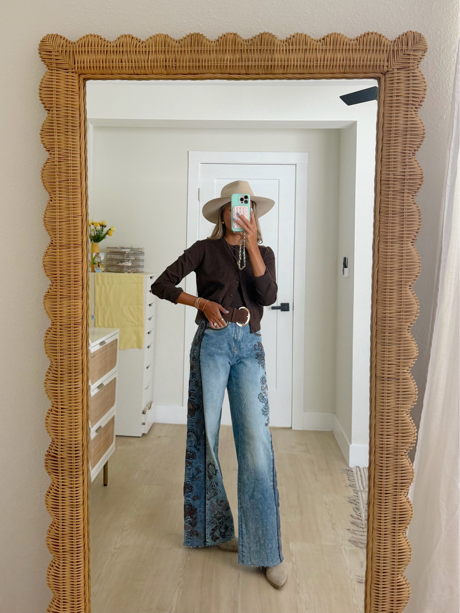 comfy casual fall outfit ideas🍂🤎 wearing an XS in tsweayers and tops and 24 / 00 regular in jeans

#LTKootd