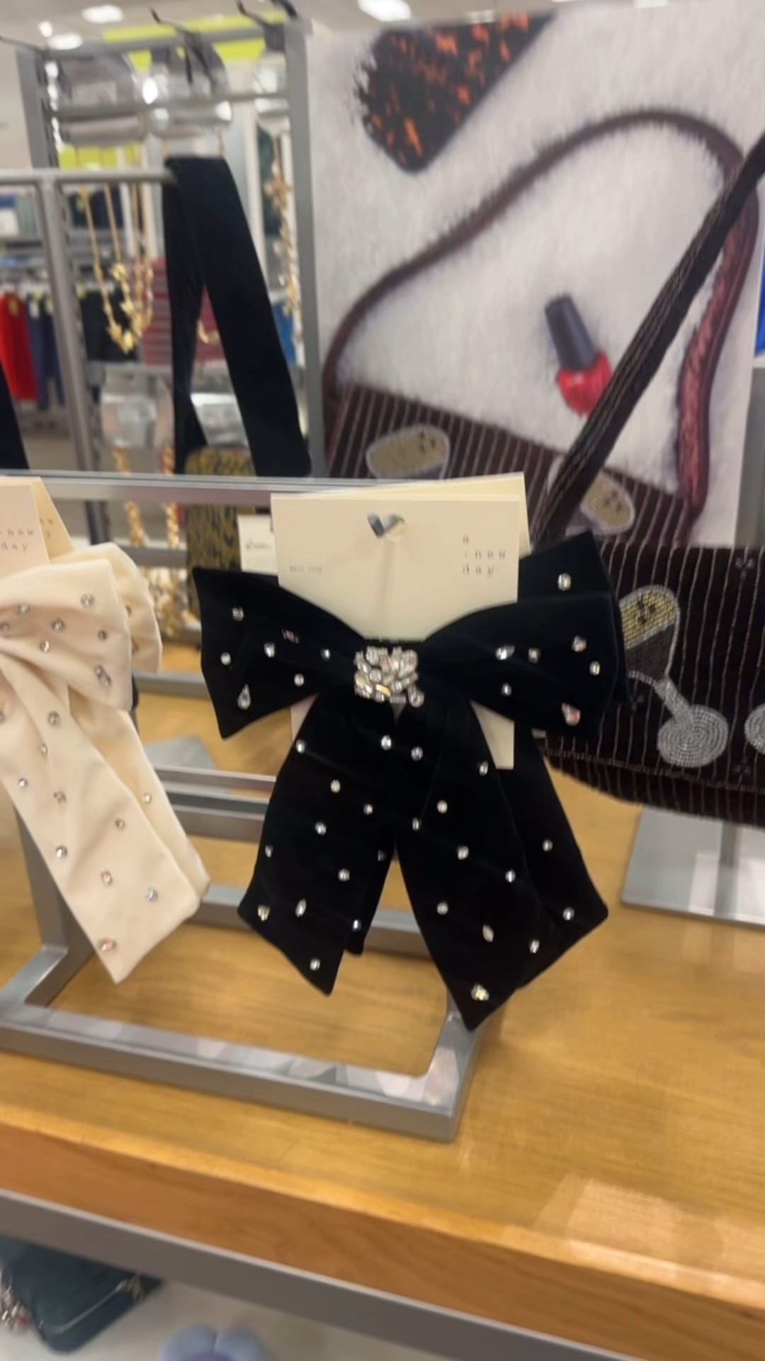 Velvet hair bow 
Hair accessories 
Target 


#LTKHoliday #LTKFindsUnder50 #LTKSaleAlert