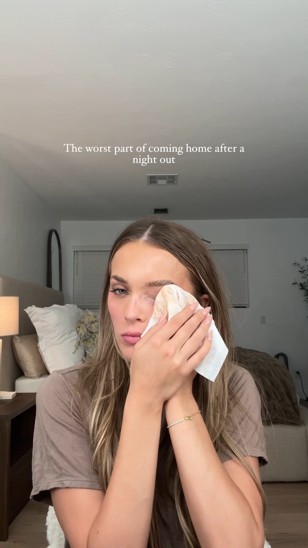 Get Unready with me after a night out🍸

Skims pajamas, philosophy, laroche posay, clarins, Caudalie

#LTKU #LTKBeauty