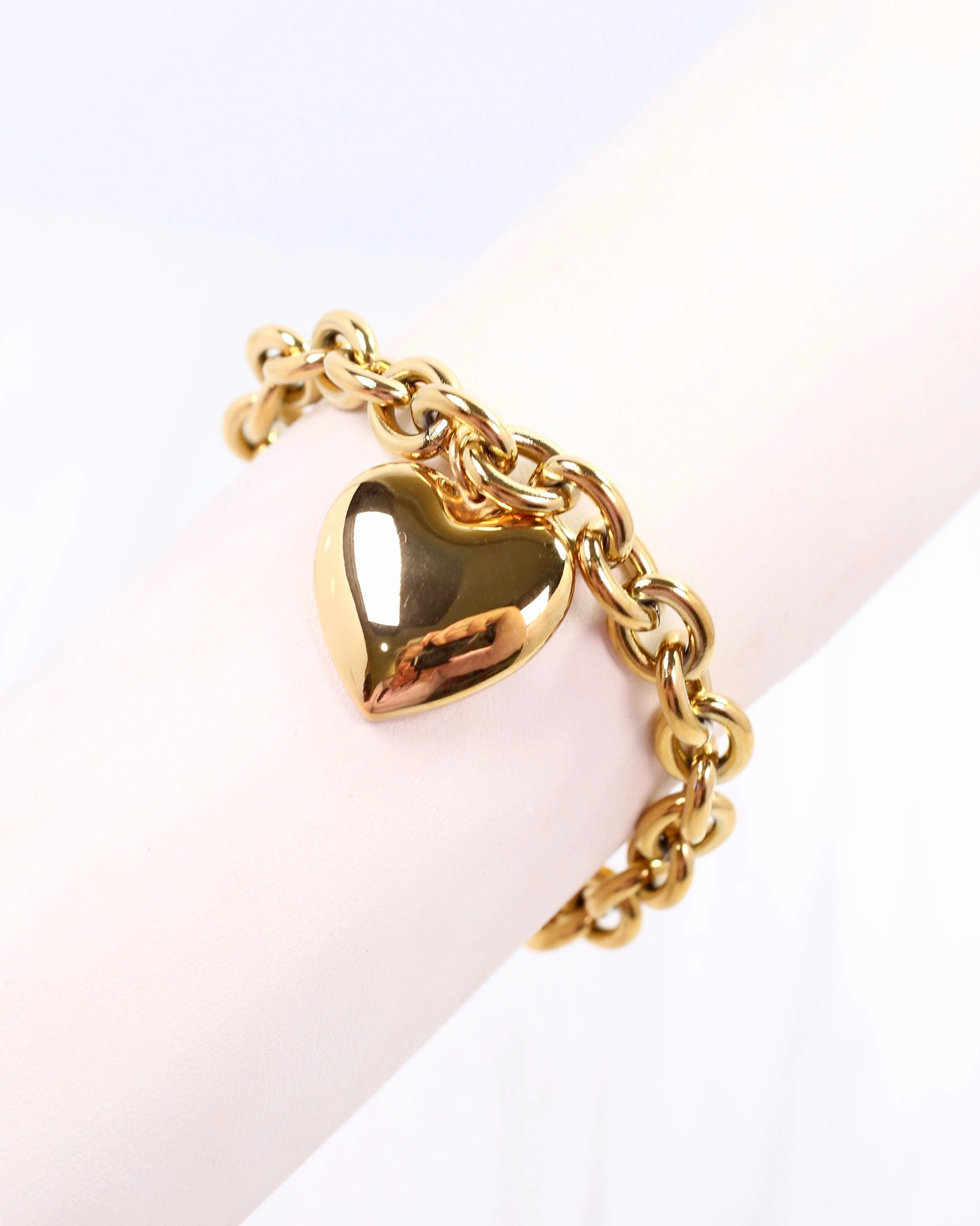 Hartley Heart Charm Bracelet Gold | Caroline Hill