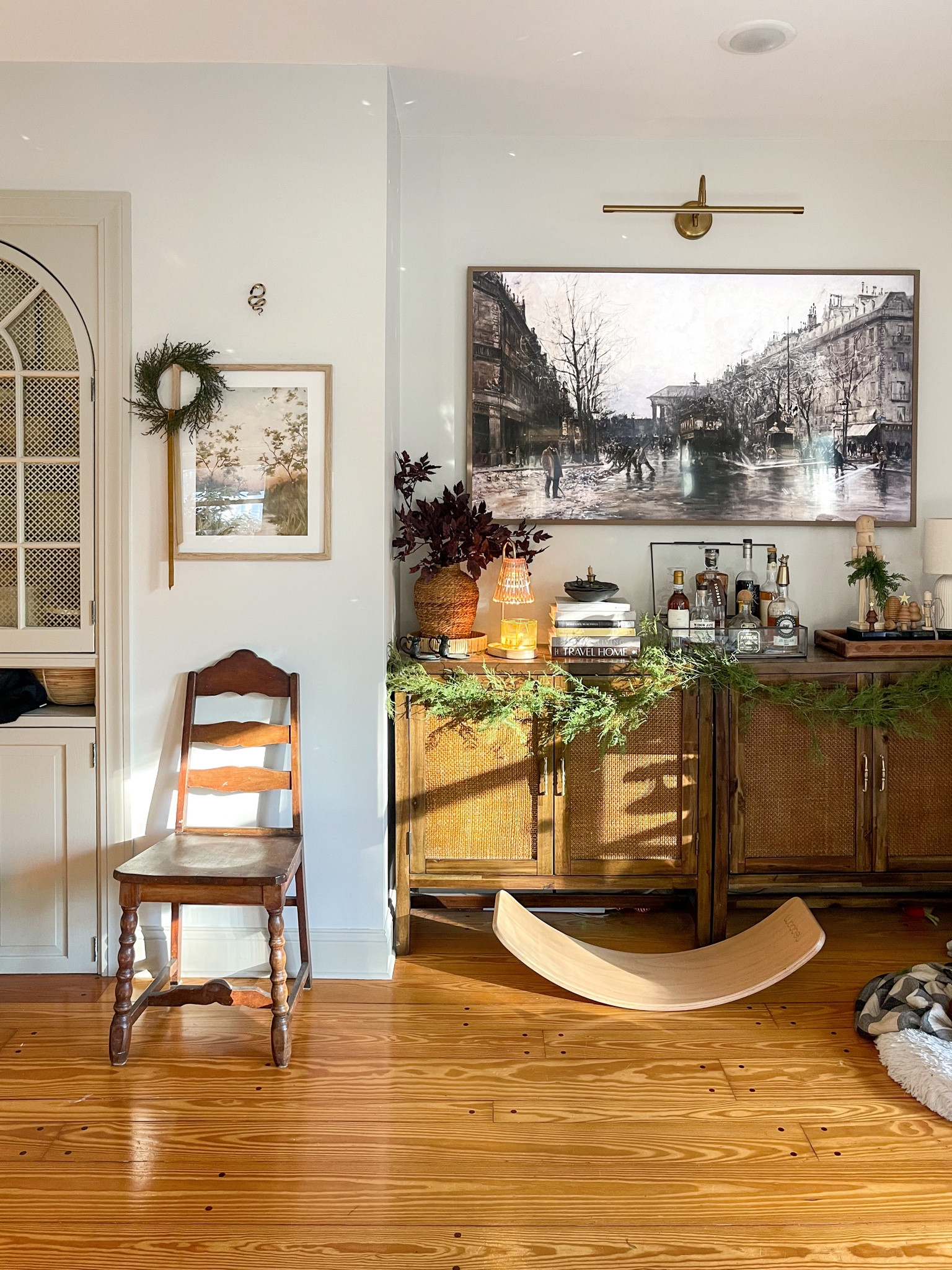 Fa la la la la. Isn’t fall/winter light the prettiest?  Makes everything look better. ✨ #farmhousedialfano 



#LTKSeasonal #LTKhome #LTKHoliday