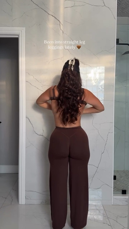 Been into straight leg leggings lately 🤎