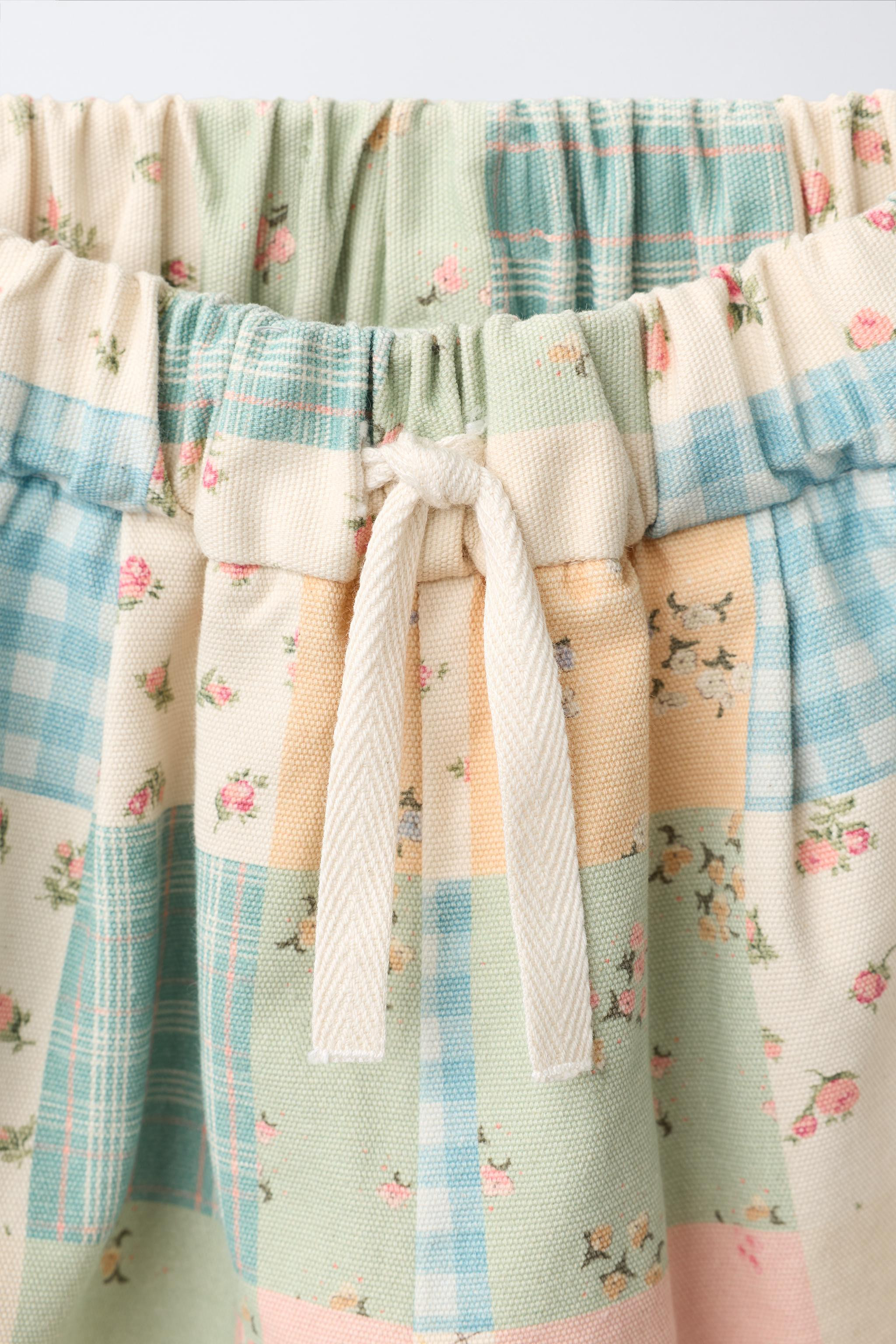Balloon fit pants with an elastic waistband and front drawstring appliqu\u00e9. Front pockets. Pa... | Zara US