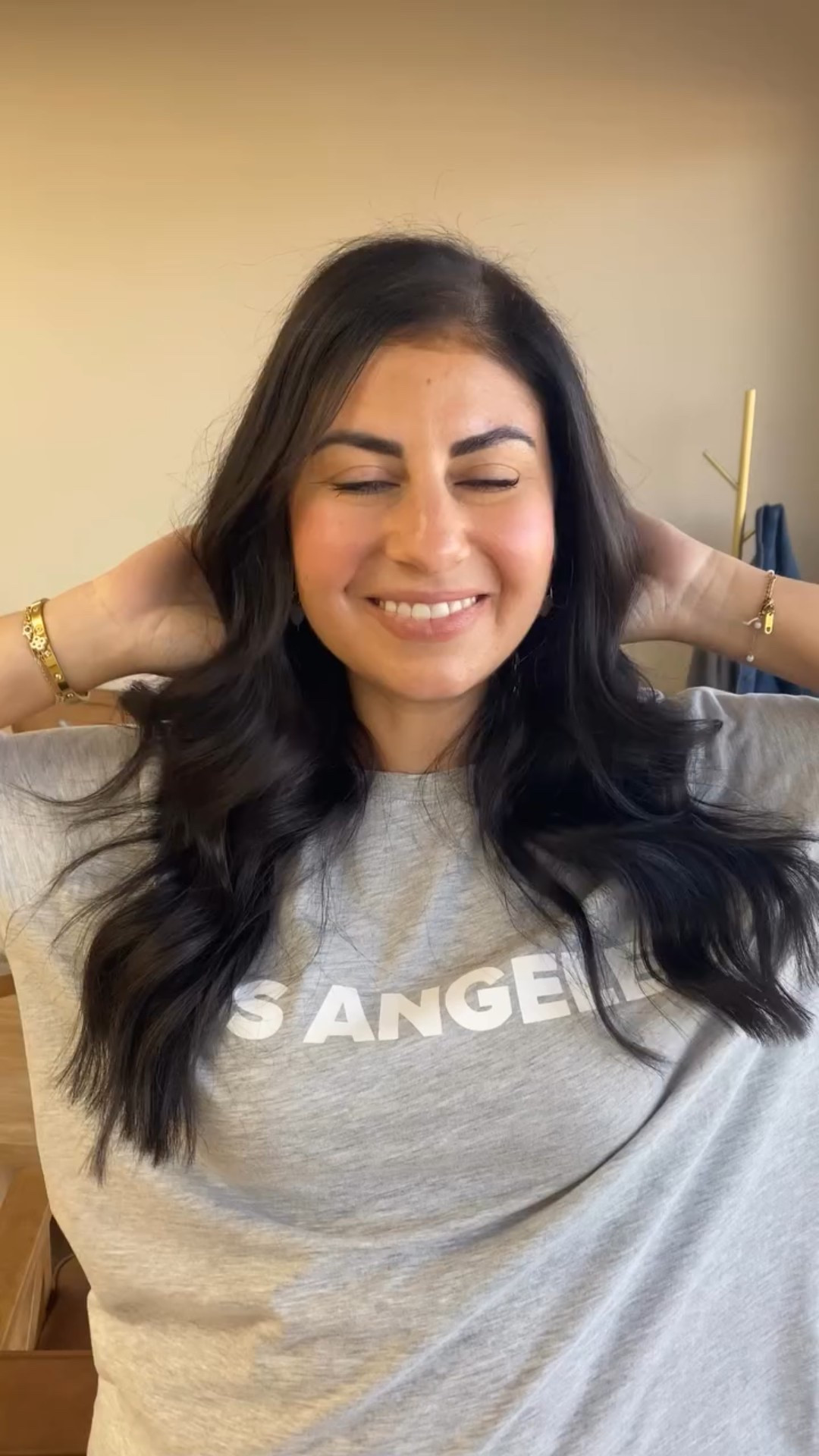 @kels.thehive you are the hair queen 👑 you truly are the most comforting, kind person ever with so much hair talent. You’ve supported me at every hair stage I’ve had and basically can read my mind lol. You are so incredible and I needed to share how much ily 🥰 @thehivesalonlv #ktipextensions