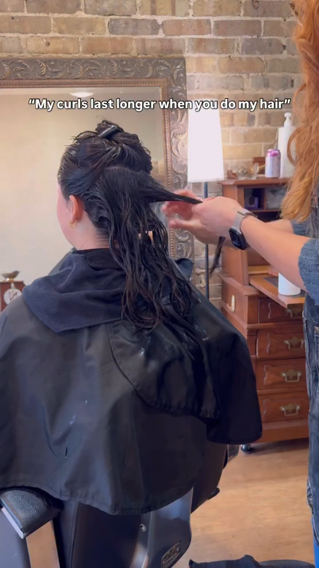 Create long-lasting curls at home ⬇️

Clarifying your scalp and hair is a MUST. It helps remove buildup and impurities to reset your scalp for when you apply products post-wash. You’d prefer to draw a masterpiece on a blank sheet of paper, right? So erase what’s taking up space on the page before starting again.

I try to take my time while styling curls. Yes, I realize not everyone has the time to take an hour or two, but if you take that time, your curls will hold SO much longer. Rushed styling means rushed results. This can mean frizzy, lifeless curls… and I don’t want that for you.

This one may come as a surprise… I never air dry curls. Yes, I have the hood dryer here in the studio, but when you’re at home, diffuse as long as you can to help set your cast. And when it’s good and dry, have fun breaking the cast!

Comment “LOCKS”  and I’ll DM you a link to some of my favorite curly hair products!
.
.
.
#curlyhairsetting
#curlyhairproducts
#curlyhairtips
#stylingtips
#curlspecialist