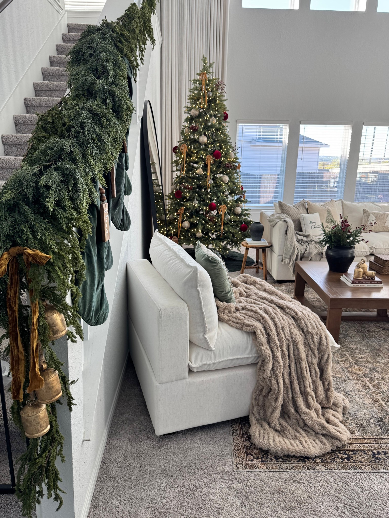 This Christmas tree is absolutely perfect! 😍

#LTKHoliday #LTKGiftGuide #LTKSeasonal