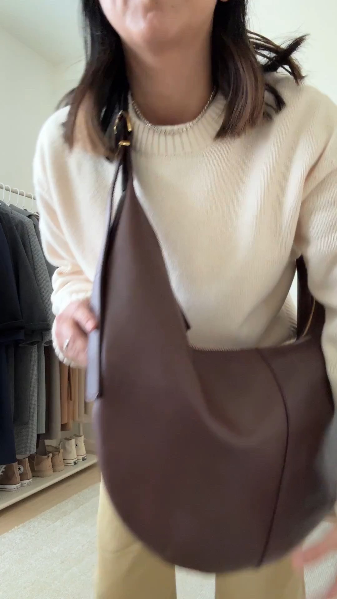 How to wear sneakers with barrel jeans: do a slight curve Jean versus a large barrel and always stick to slim lifestyle sneakers. 

Everlane tee medium
Everlane sweater xs
Citizens of Humanity Miro jeans 23, run very big. Cut hems
Madewell socks
Dolce Vita Sneakers 6. Size up 
Madewell sling bag
Polo Ralph Lauren hat 

Petite style, sneakers 


#LTKSaleAlert #LTKSeasonal #LTKFindsUnder50