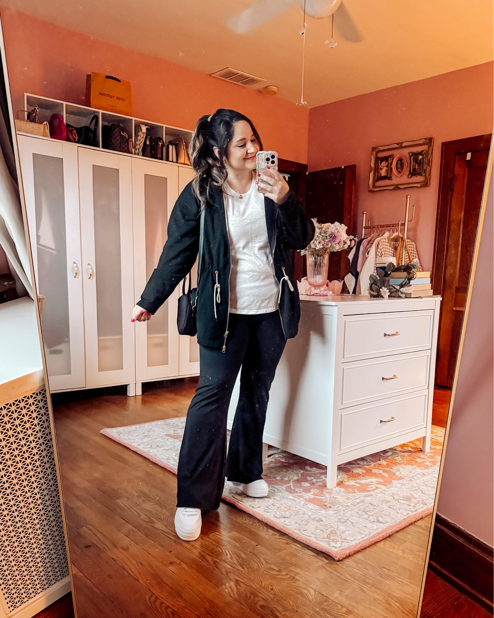 Comfy outfit to run errands in this weekend! 

Love this long zip up that cinches at the waist, paired with my favorite flare leggings!

Add a classic white tshirt and sneakers to complete the look!

Midsize
Curvy
Black and white outfit
Comfy outfit
Weekend outfit
Athleisure 

#LTKmidsize #LTKfindsunder50 #LTKSeasonal