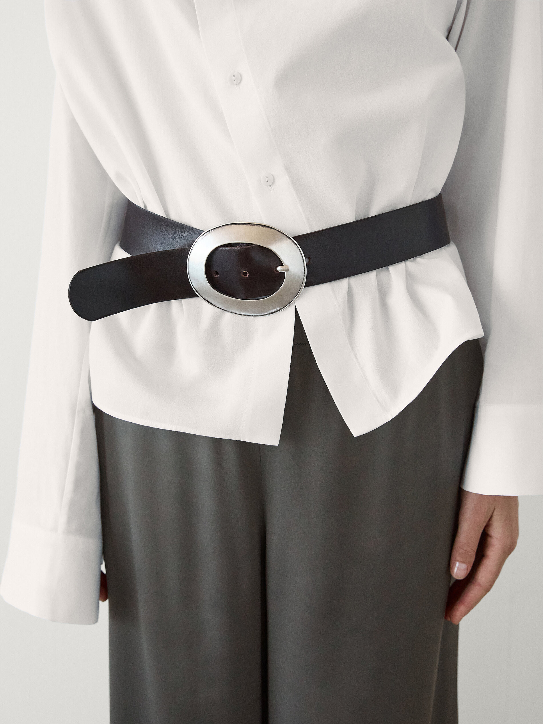 Nappa leather belt with oval buckle | Massimo Dutti US