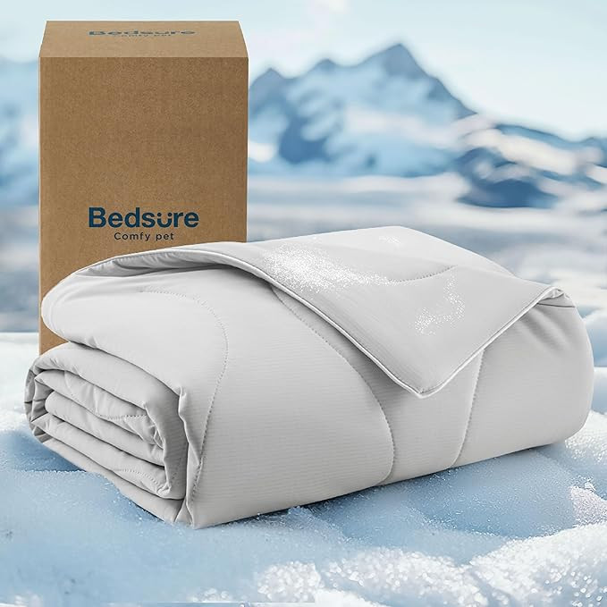 Bedsure Premium Cooling Blanket for Medium Dog - Q-MAX>0.5, Breathable Summer Washable Cold Pet T... | Amazon (US)