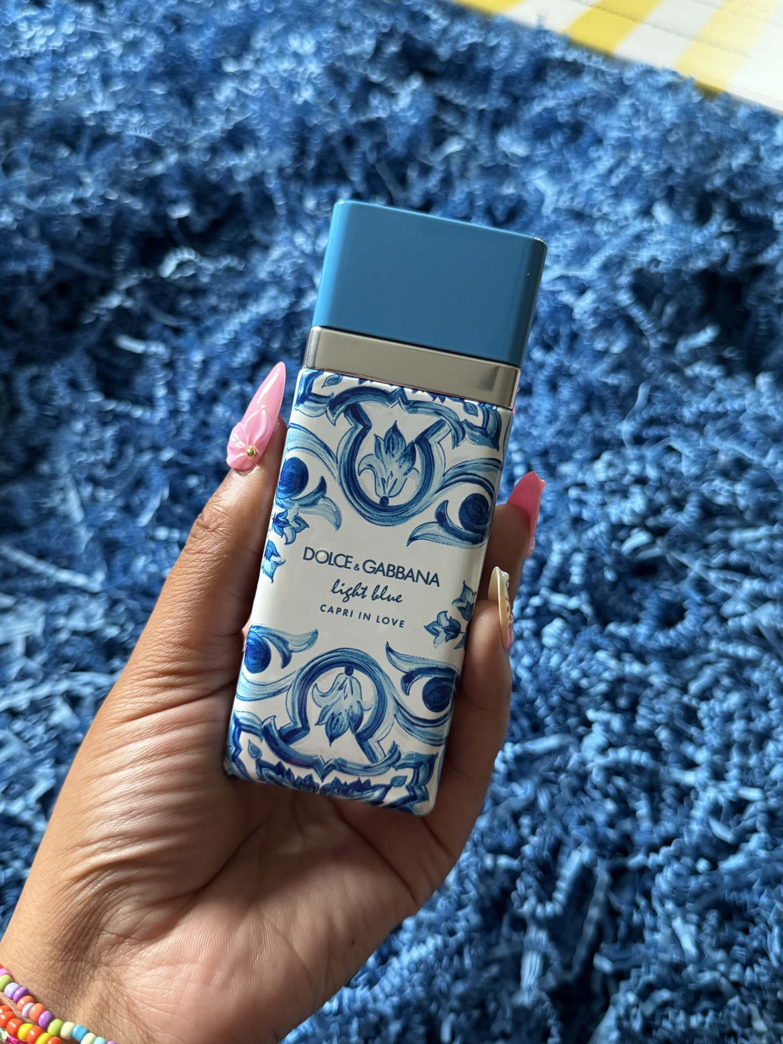 Smells amazing 🩵🩵🩵

FRAGRANCE FAMILY:
Floral Spicy
KEY NOTES:
Top: Jasmine Tea; Middle: Green Apple; Base: Longoza
