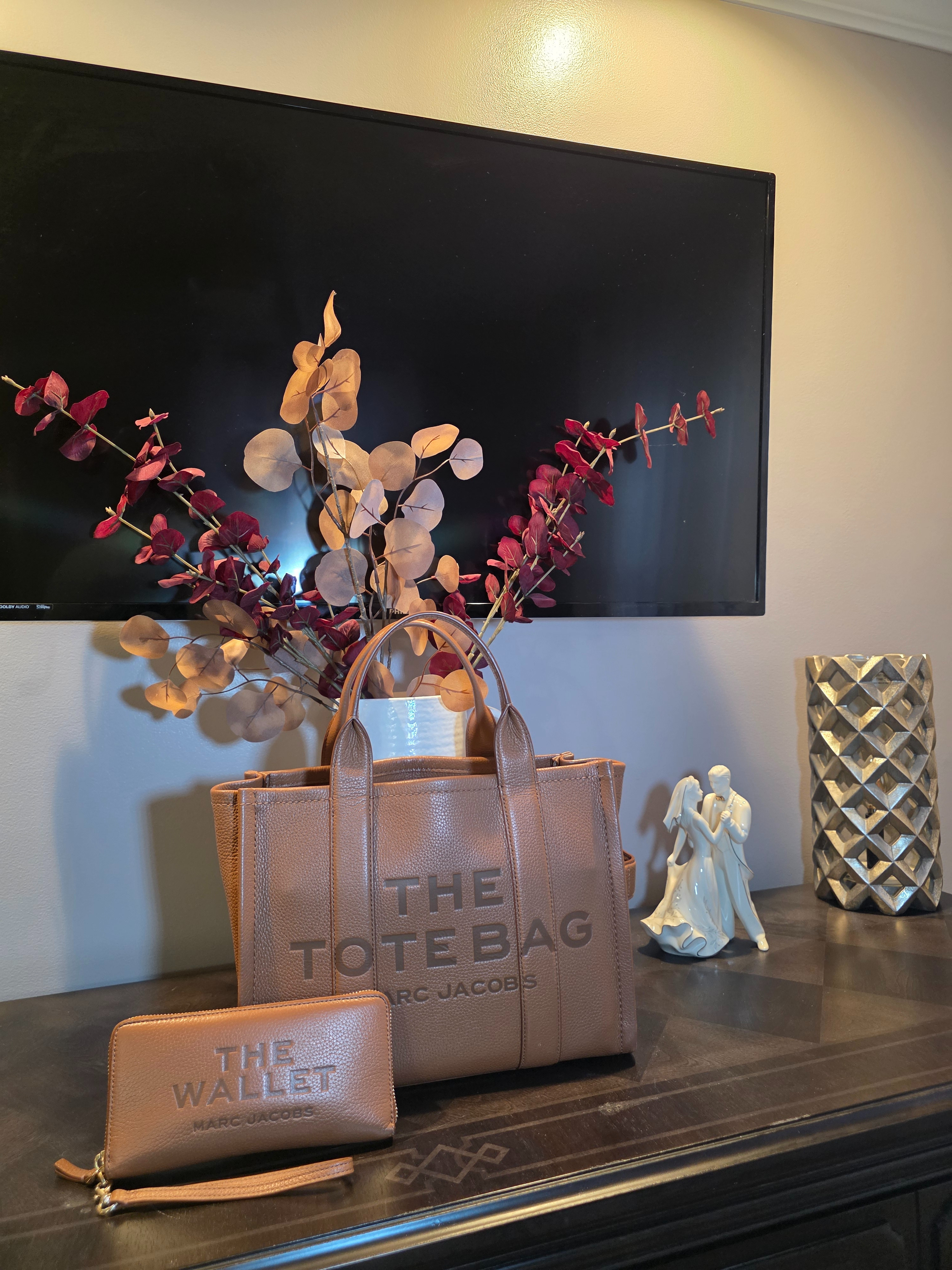 The ultimate power pair for your daily hustle. 🤎 Investing in the Marc Jacobs Large Leather Tote is a total game-changer for work and travel—it fits everything! I’ve paired it with the matching MJ wallet and a budget-friendly Coach wristlet alternative for those who love the look for less. Tap to shop the full leather edit! 

 #MarcJacobs #WorkBag #LeatherEssentials 

#LTKTravel #LTKWorkwear #LTKSeasonal