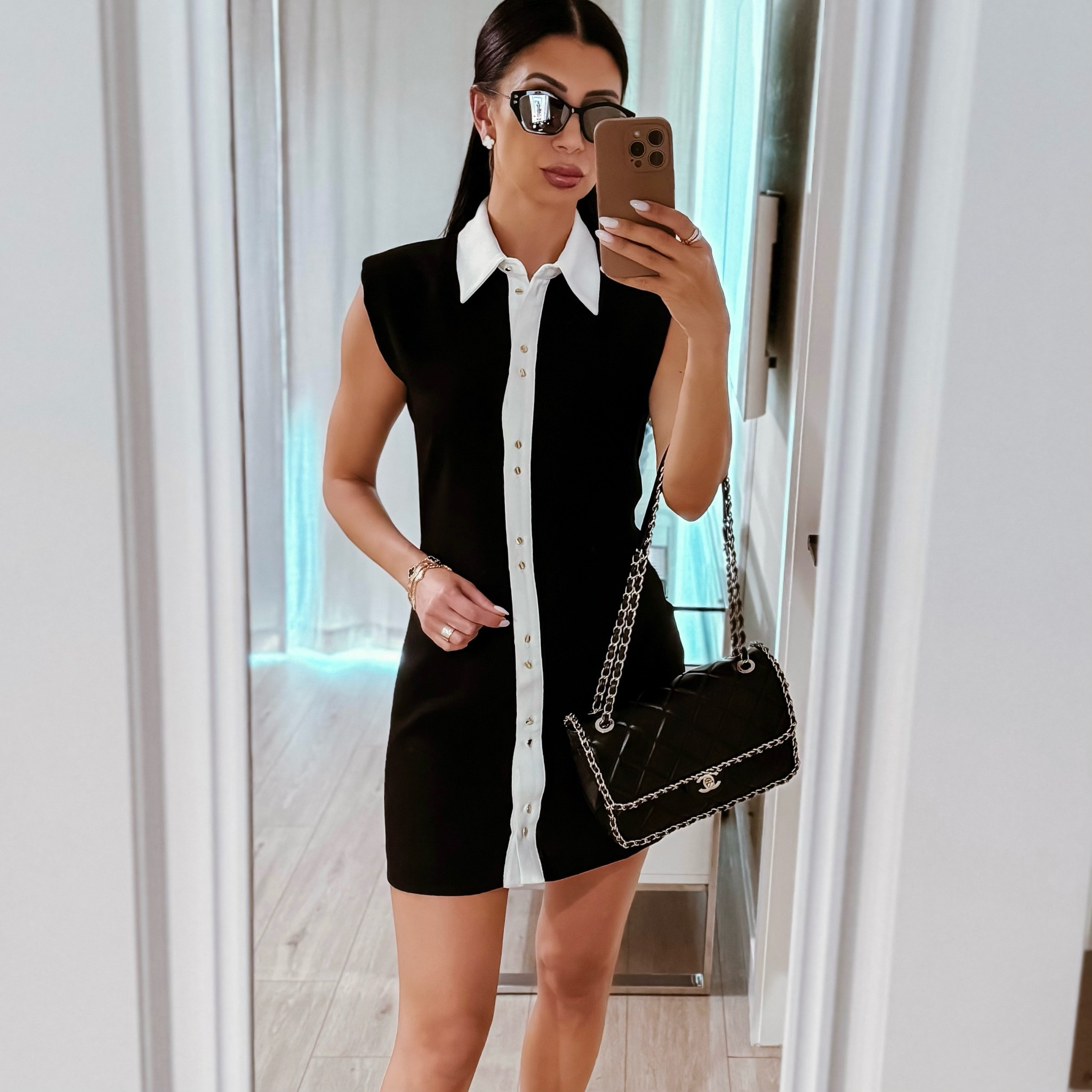 Classic elegance meets modern flair in this white and black collar dress. The classic color combination and stylish collar detail make it a versatile wardrobe staple for any occasion!

#ootd #style #fashion #chanel



#LTKstyletip