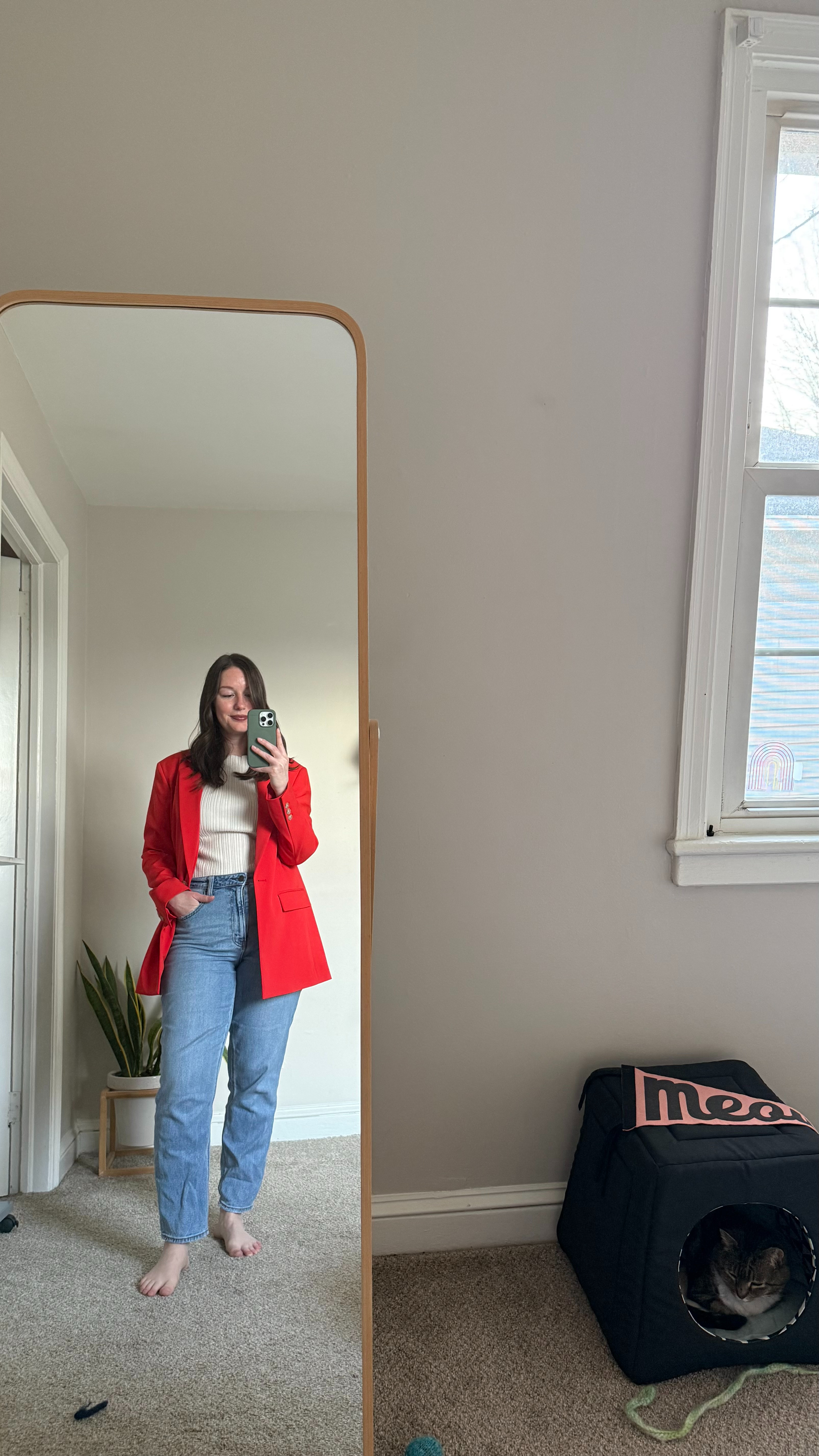 Blazer glory 🔥

I might just make this my new personality...

(Peep Meow in her little house 🐈)

[PR] 

 #LTKmorningroutine #LTKSeasonal #LTKPetite