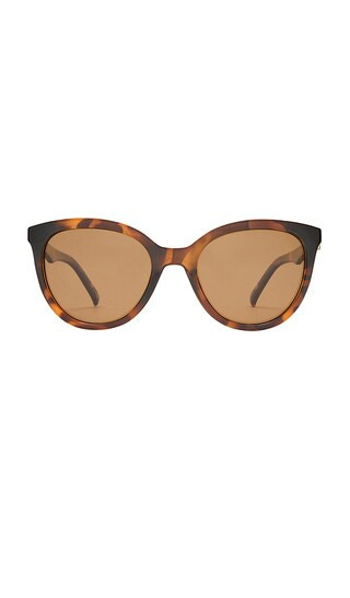 Le Specs The Muse Sunglasses in Brown. | Revolve Clothing (Global)