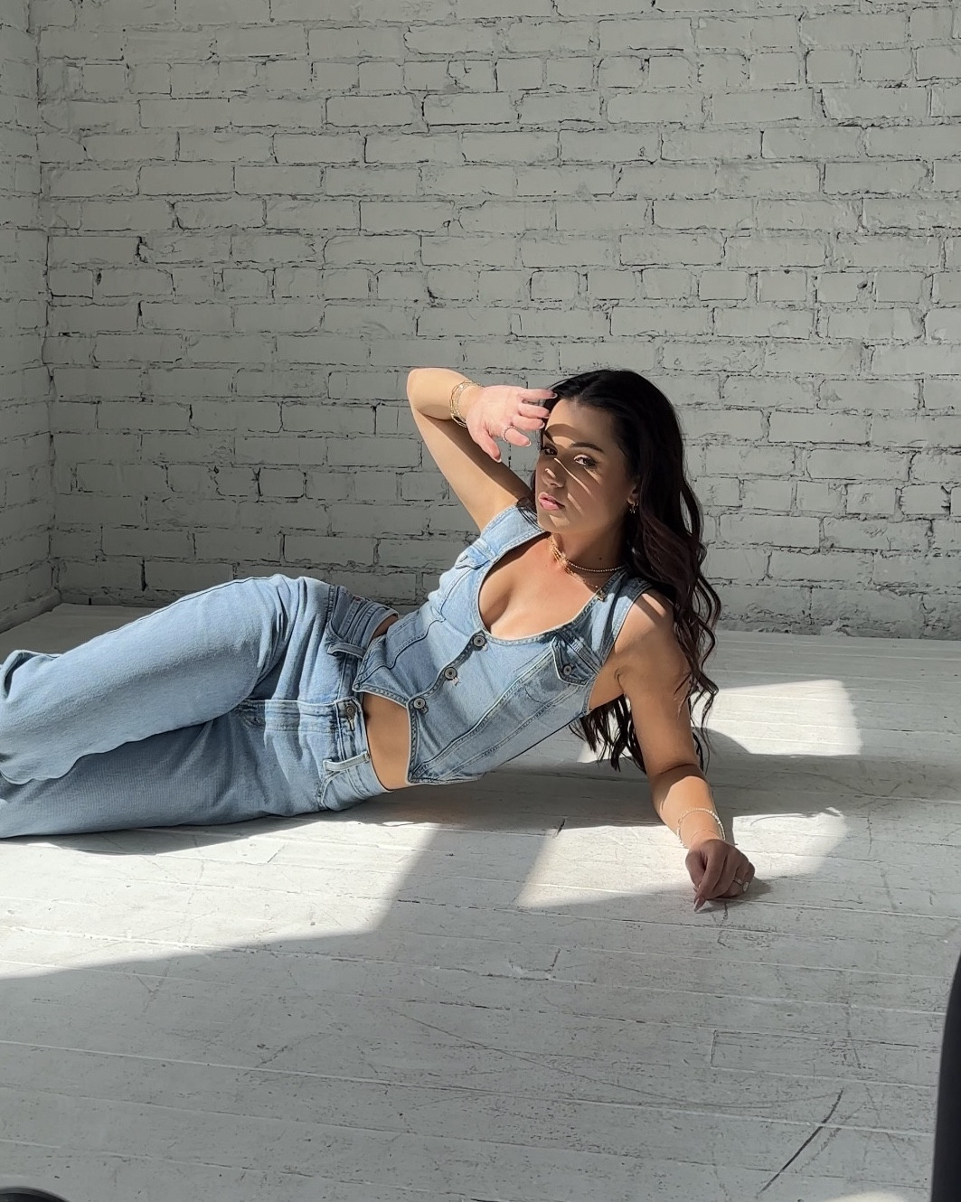 wearing a size xs in top, size 28 in levi’s

#LTKStyleTip