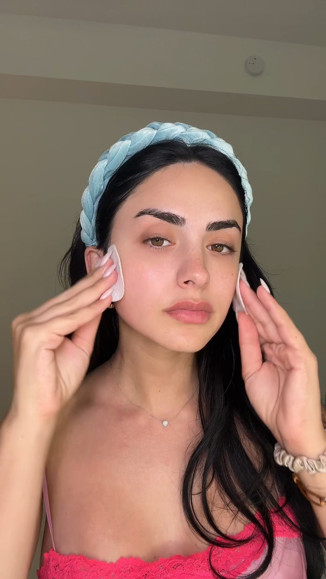 Get unready with me 

#LTKbeauty #LTKfindsunder50 #LTKVideo